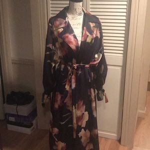 Think u r in Paris. Floral raincoat with tie